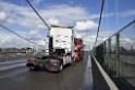 Schwerer LKW VU PKlemm A 4 Rich Olpe auf der Rodenkirchener Bruecke P477